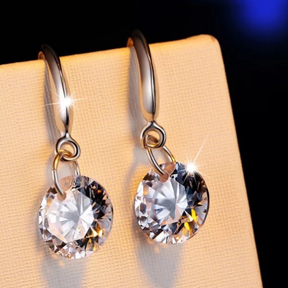 **New 925 Sterling Silver Diamond 💎 Earrings - Picture 2 of 6